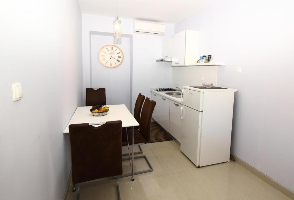 Apartments Dubreta 察夫塔特 外观 照片