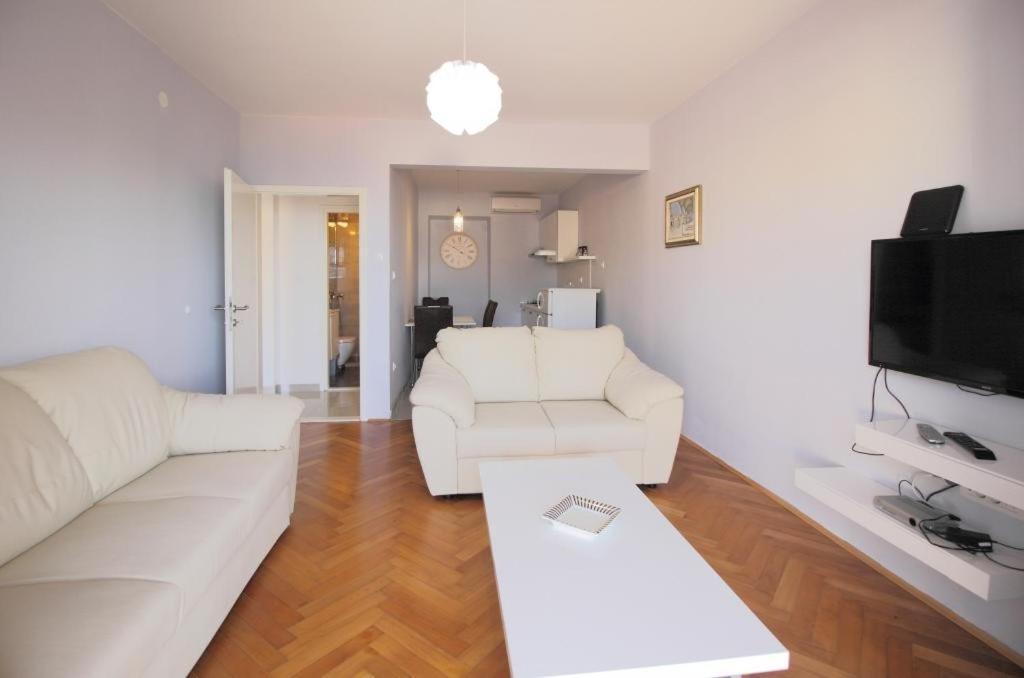 Apartments Dubreta 察夫塔特 外观 照片