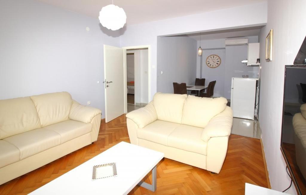 Apartments Dubreta 察夫塔特 外观 照片