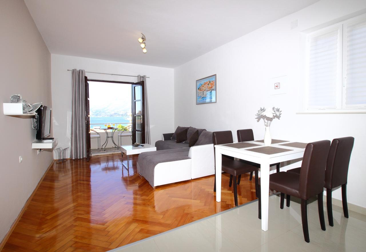 Apartments Dubreta 察夫塔特 外观 照片